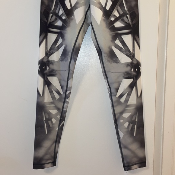 Nike Work out tights Dry-Fit size XSMALL (worn once) Burning Man Vibes - Picture 5 of 10